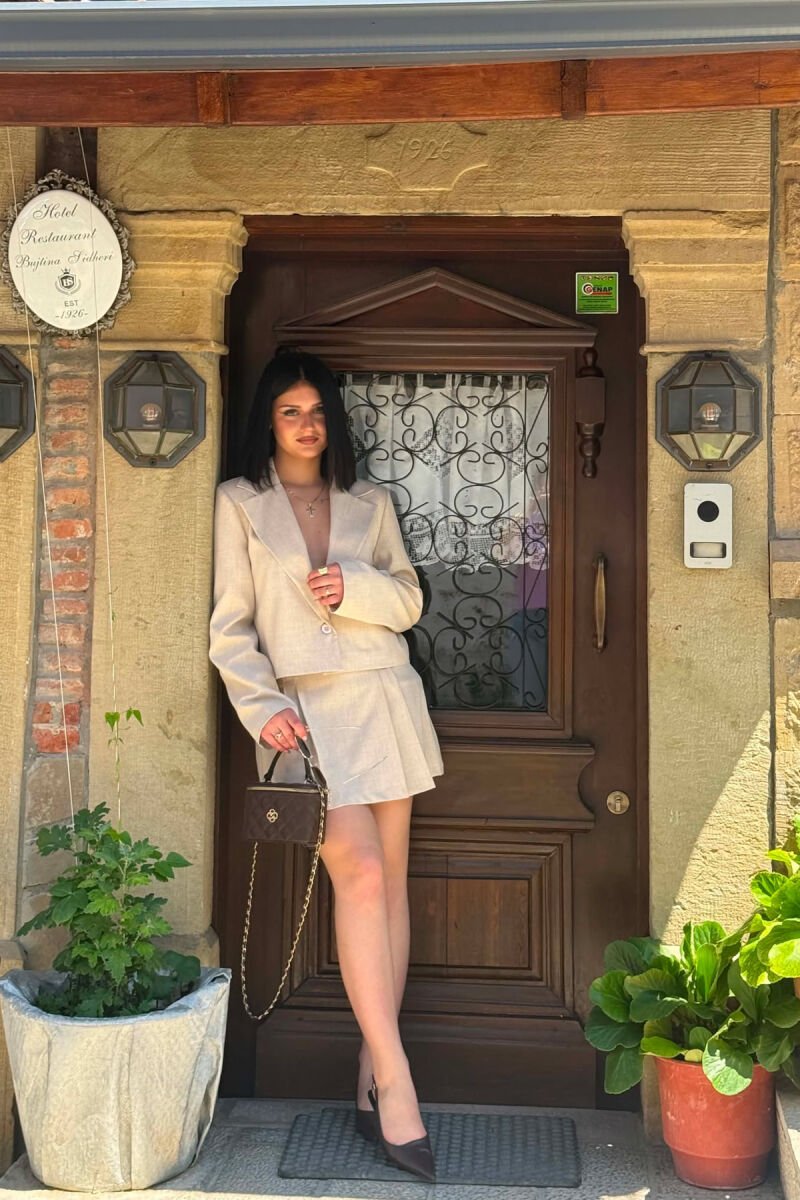 SET NJE NGJYRESH XHAKETE E SHKURTER + FUNDPANTALLONE PER FEMRA NE NGJYRE BEZHE - 5