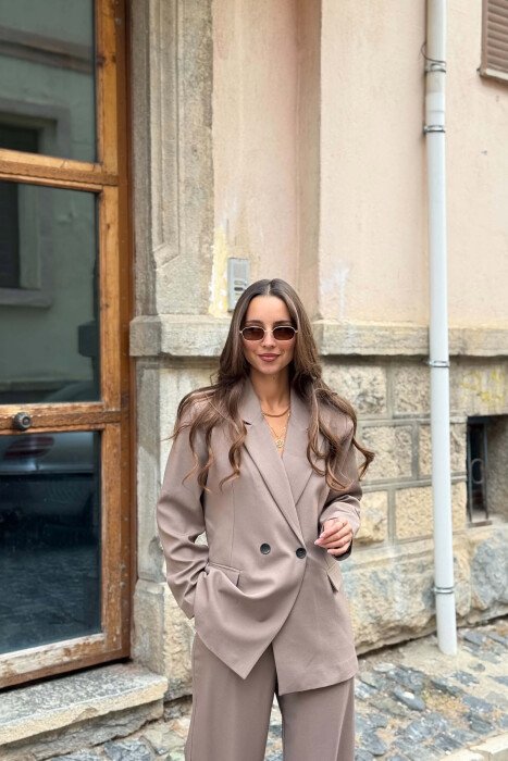 SET NJË NGJYRESH XHAKETE KLASIKE+PANTALLONA PËR FEMRA NE NGJYRE KAFE TE ZBARDHUR - 3