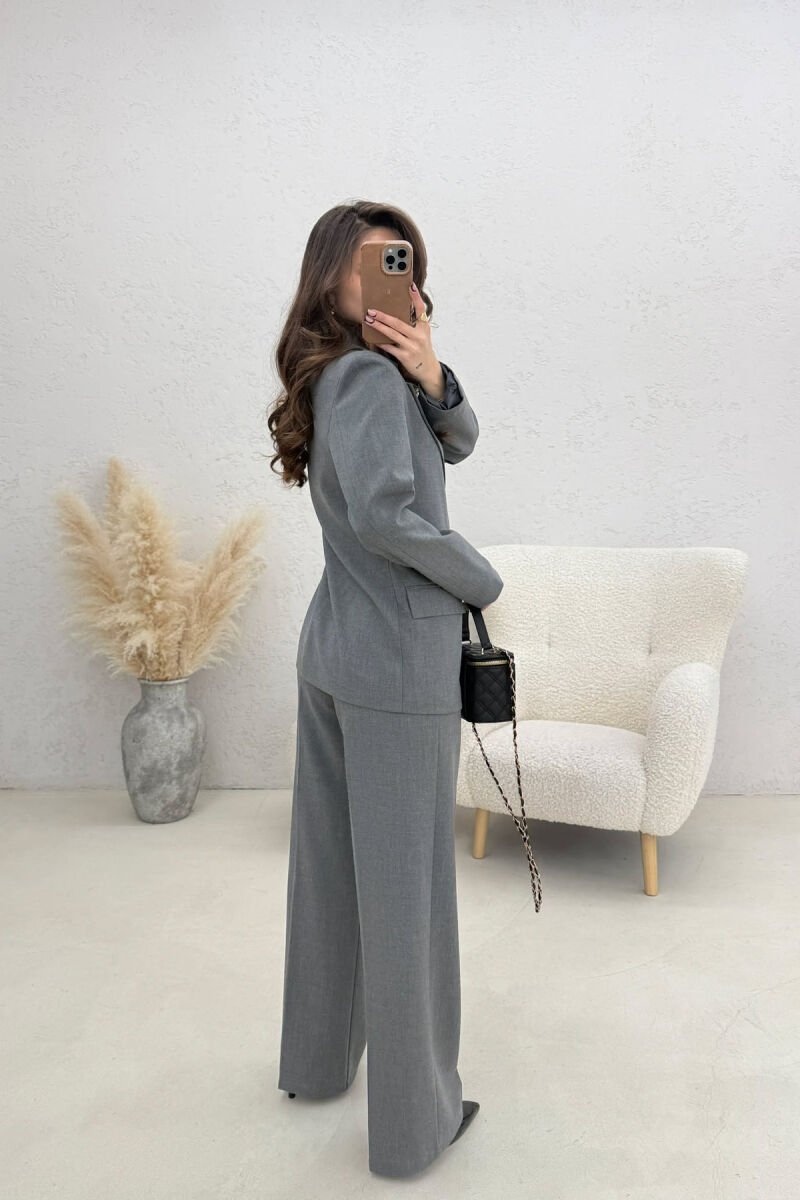 SET NJË NGJYRESH XHAKETE +PANTALLONA PËR FEMRA NE NGJYRE GRI - 4