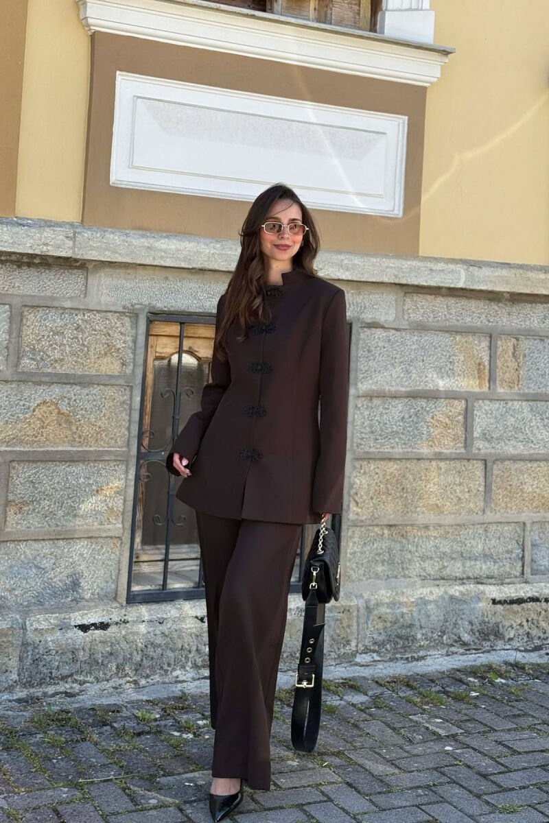 SET NJE NGJYRESH XHAKETE + PANTALLONA PER FEMRA NE NGJYRE KAFE - 4