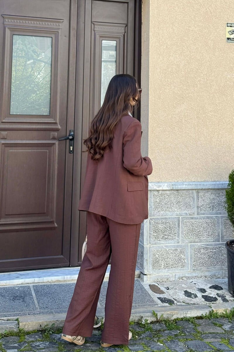 SET NJE NGJYRESH XHAKETE + PANTALLONA PER FEMRA NE NGJYRE KAFE - 4