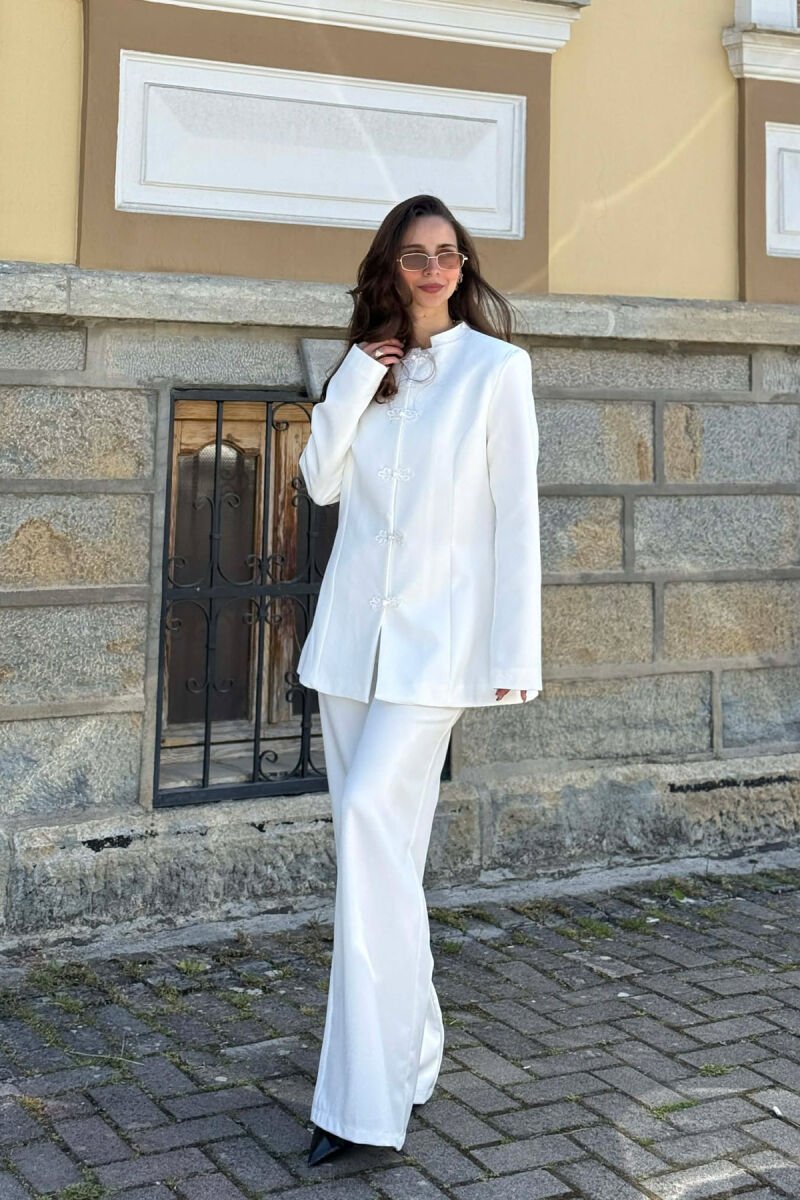 SET NJE NGJYRESH XHAKETE + PANTALLONA PER FEMRA NE NGJYRE TE BARDHE - 4