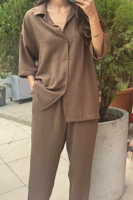 SET NJËNGJYRËSH KËMISHË ME MËNGË TË SHKURTRA+PANTALLONA PËR FEMRA NË NGJYRËN KAFE - 3