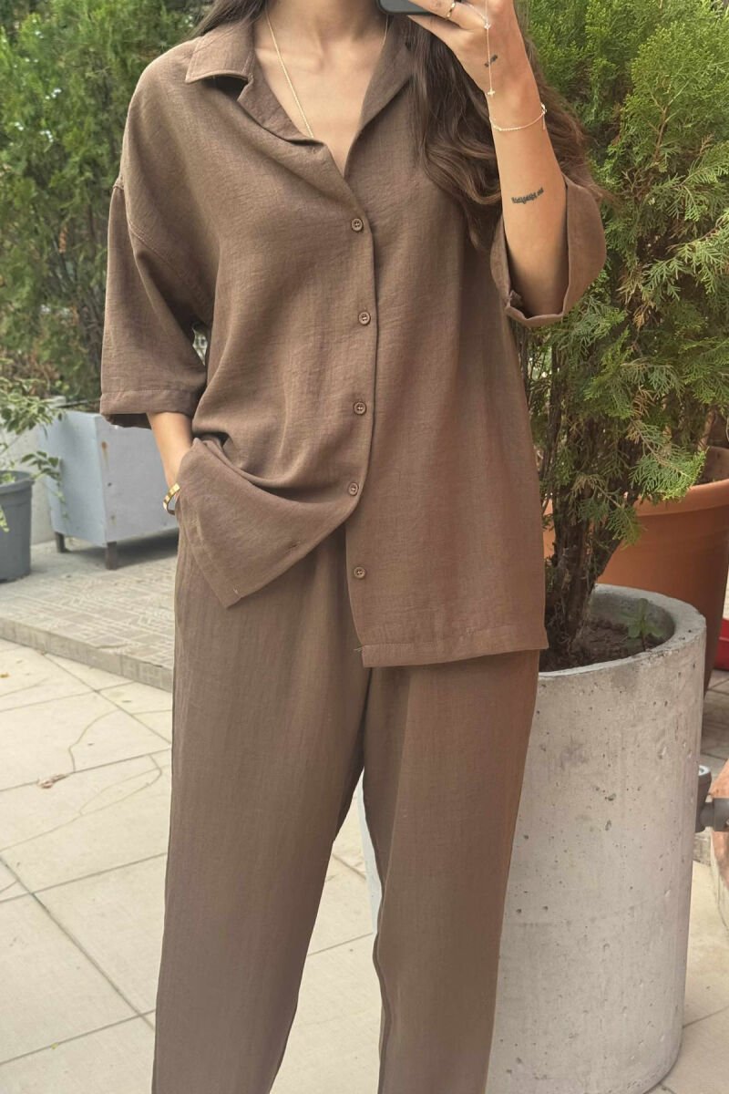 SET NJËNGJYRËSH KËMISHË ME MËNGË TË SHKURTRA+PANTALLONA PËR FEMRA NË NGJYRËN KAFE - 3