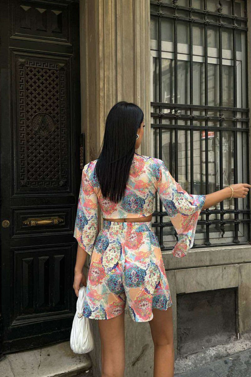 SET SHUMËNGJYRËSH PËR FEMRA CROP+PANTALLONA TË SHKURTRA - 4