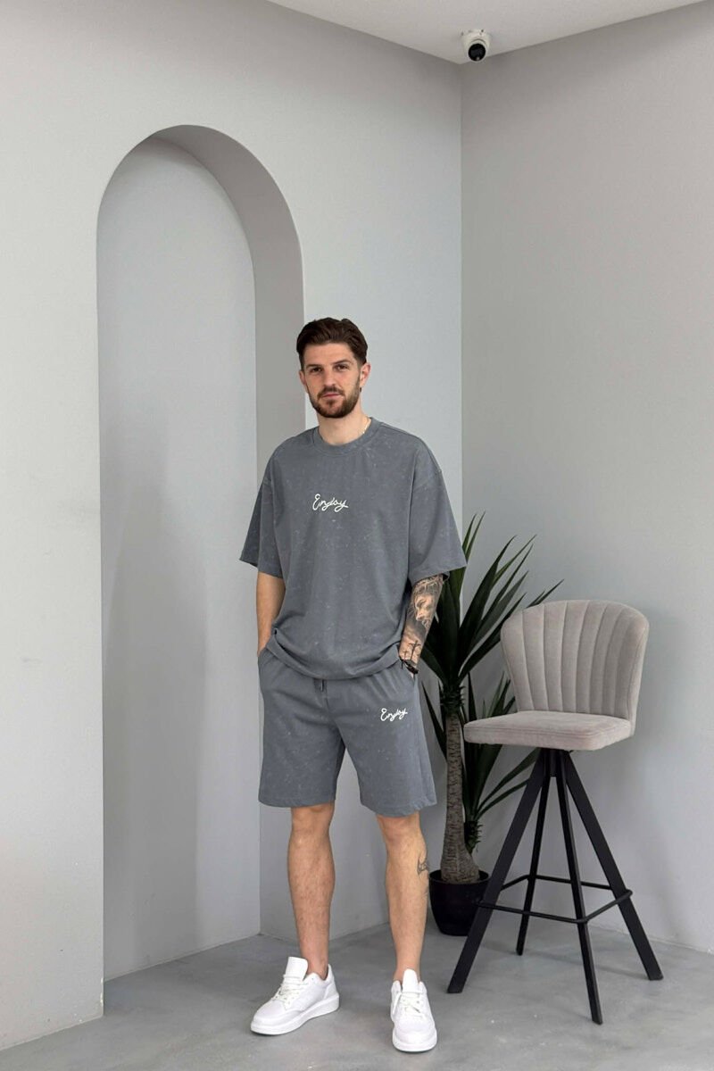 SET T-SHIRT ME SHKRIM PARA & PAS + TUTA TE SHKURTRA PER MESHKUJ NE NGJYRE GRI - 1