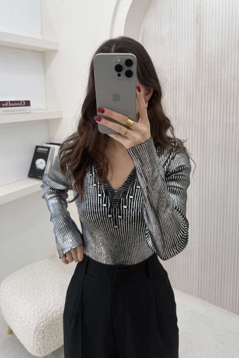 TRIKO E SHNDRITSHME PËR FEMRA NË NGJYRËN SILVER 