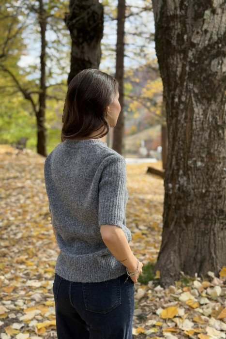 SHORT SLEEVES ONE COLOR WOMEN SWEATER DARK GREY/GEE - 2