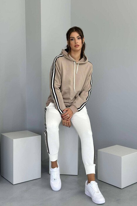 KOSTUM PËR FEMRA HOODIE DHE TUTA NË NGJYRËN E BARDHË DHE BEZHË - KLAUDIO FASHION