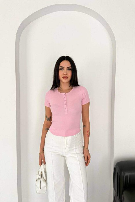 T-SHIRT I THJESHTE ME BUTONA PER FEMRA NE NGJYRE ROZE 