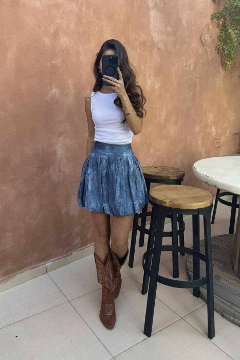 SIMPLE DESIGNED SHORT WOMEN SKORT LIGHTBLUE/BZ - KLAUDIO FASHION
