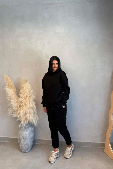 SIMPLE FLUFFY SWEATSHIRT + JOGGERS WOMAN SET BLACK/ E ZEZE - KLAUDIO FASHION