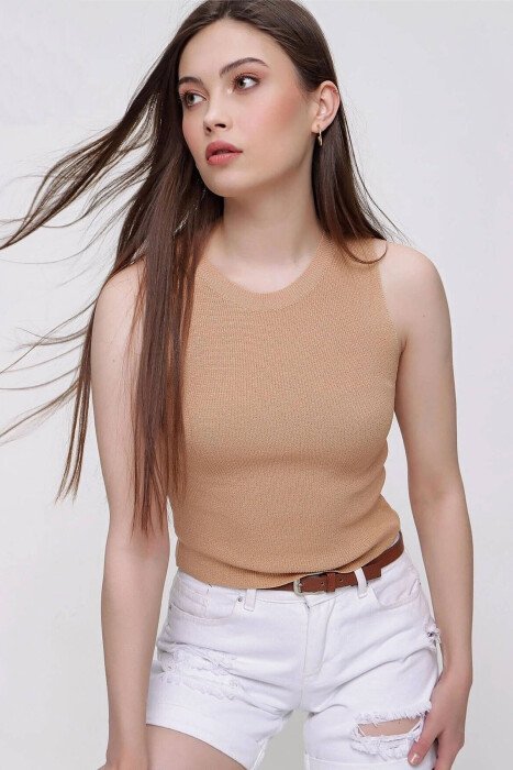SIMPLE ONE COLOR TANK TOPS BEIGE/BEZHE - KLAUDIO FASHION