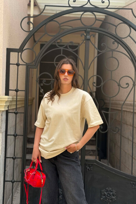 T-SHIRT I THJESHTE NJE NGJYRESH PER FEMRA NE NGJYRE BEZHE + 6 PALE ÇORAPE DHURATE - KLAUDIO FASHION