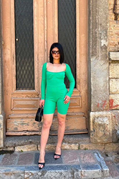 JUMPSUIT PËR FEMRA NË NGJYRËN JESHILE 