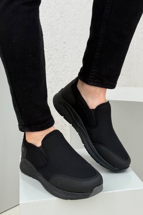 SLIP ON ONE COLOR SIMPLE MEN SNEAKERS BLACK/ E ZEZE - 1