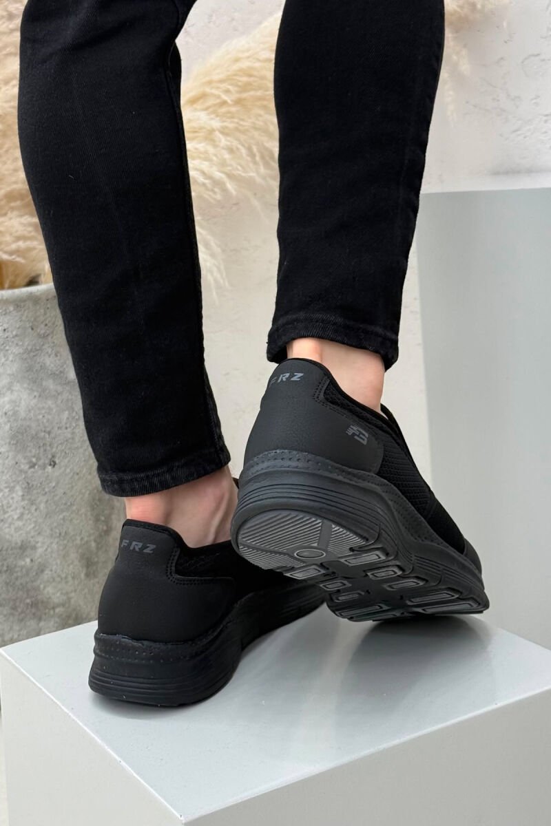SLIP ON ONE COLOR SIMPLE MEN SNEAKERS BLACK/ E ZEZE - 2