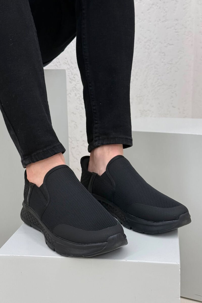 SLIP ON SIMPLE EVERYDAY MEN SNEAKERS BLACK/ E ZEZE - 1
