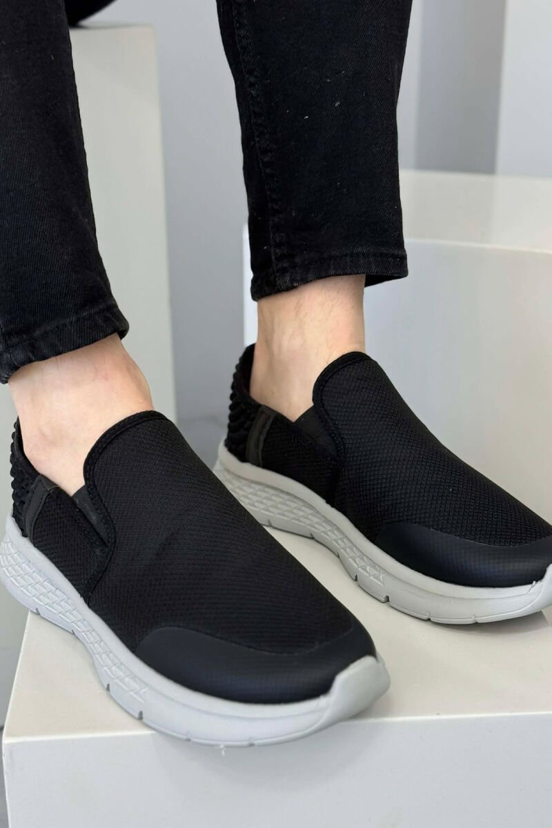 SLIP ON SIMPLE EVERYDAY MEN SNEAKERS BLACK/ E ZEZE - 1