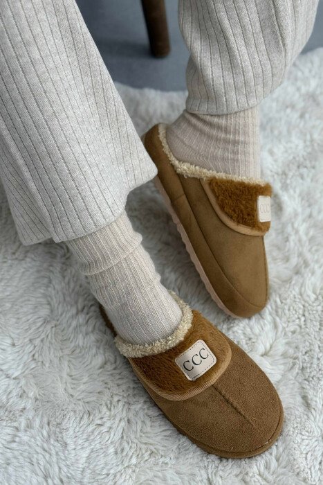 SMALL LOGO ONE COLOR WOMEN SLIPPERS BROWN/KAFE - 1