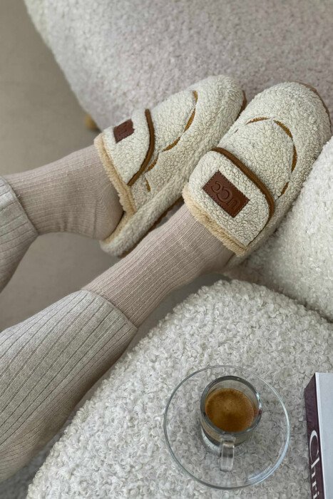 SMALL LOGO TEDDY WOMEN SLIPPERS CREAM/KREM - KLAUDIO FASHION