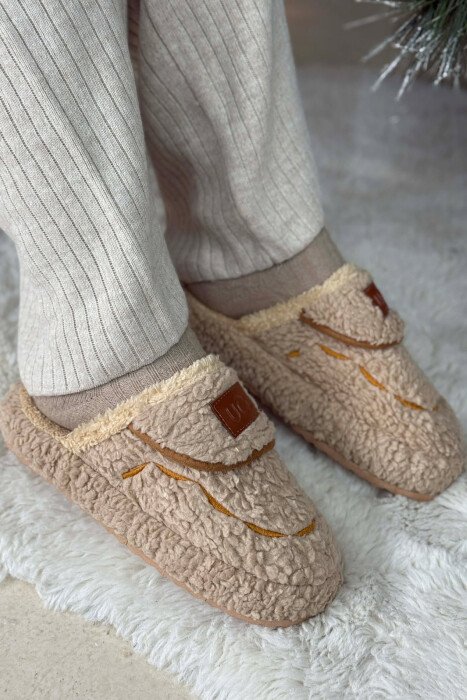 SMALL LOGO TEDDY WOMEN SLIPPERS DARK BEIGE/BEZHE ERRET - KLAUDIO FASHION
