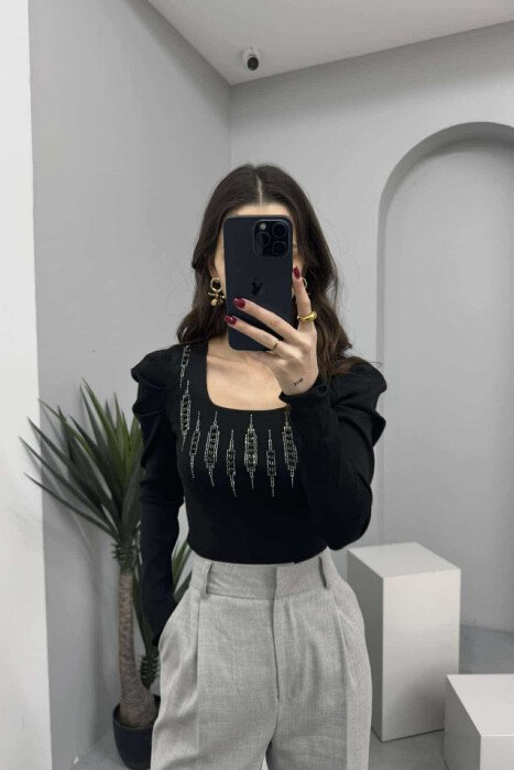 TRIKO NJË NGJYRËSHE ME DETAJIN E PERLAVE PËR FEMRA NË NGJYRËN E ZEZË - KLAUDIO FASHION