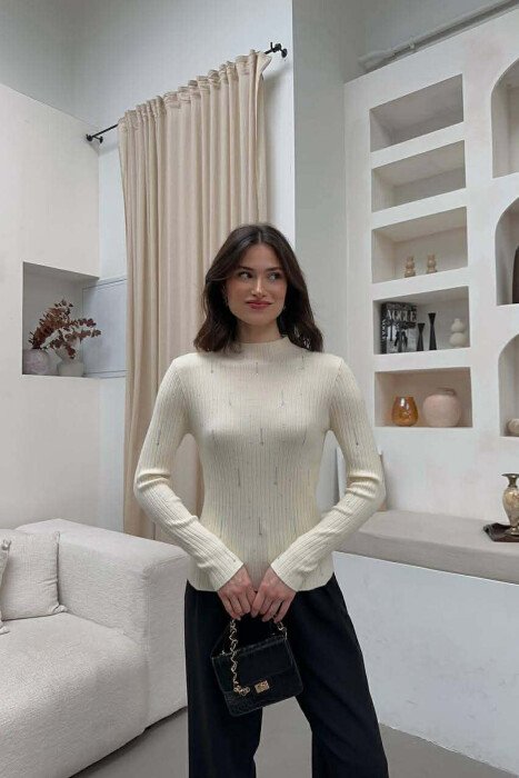 BLUZE ME DETAJE GURESH PER FEMRA NE NGJYRE KREM 