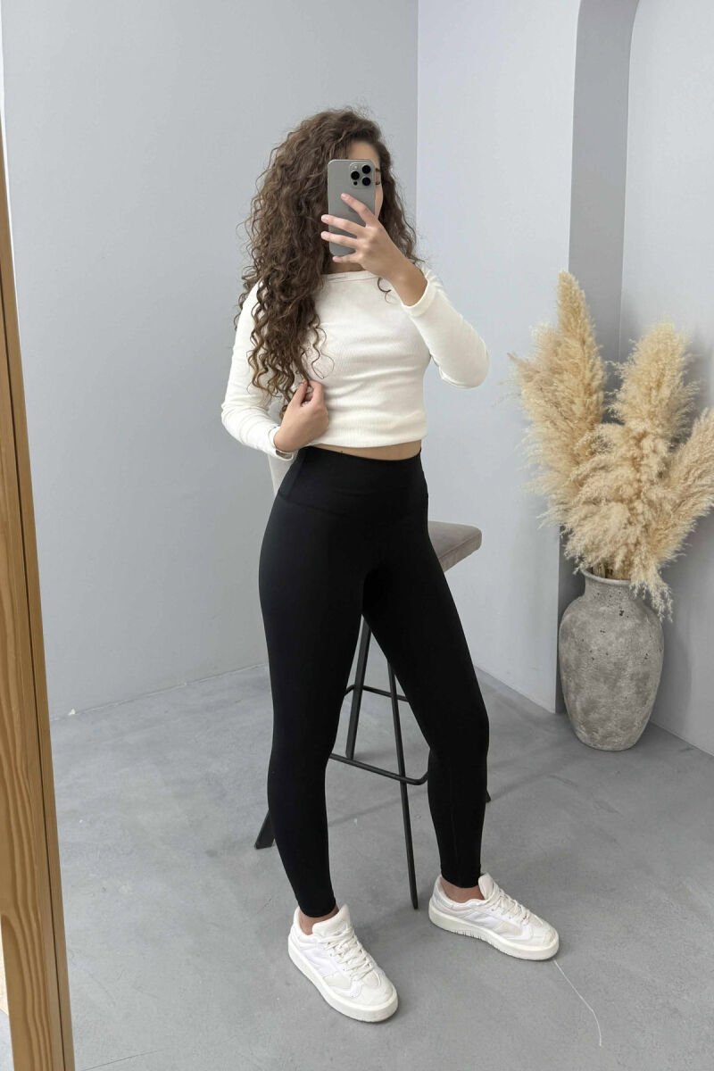 STREÇE TË THJESHTA PËR FEMRA NË NGJYRË TË ZEZË - 2