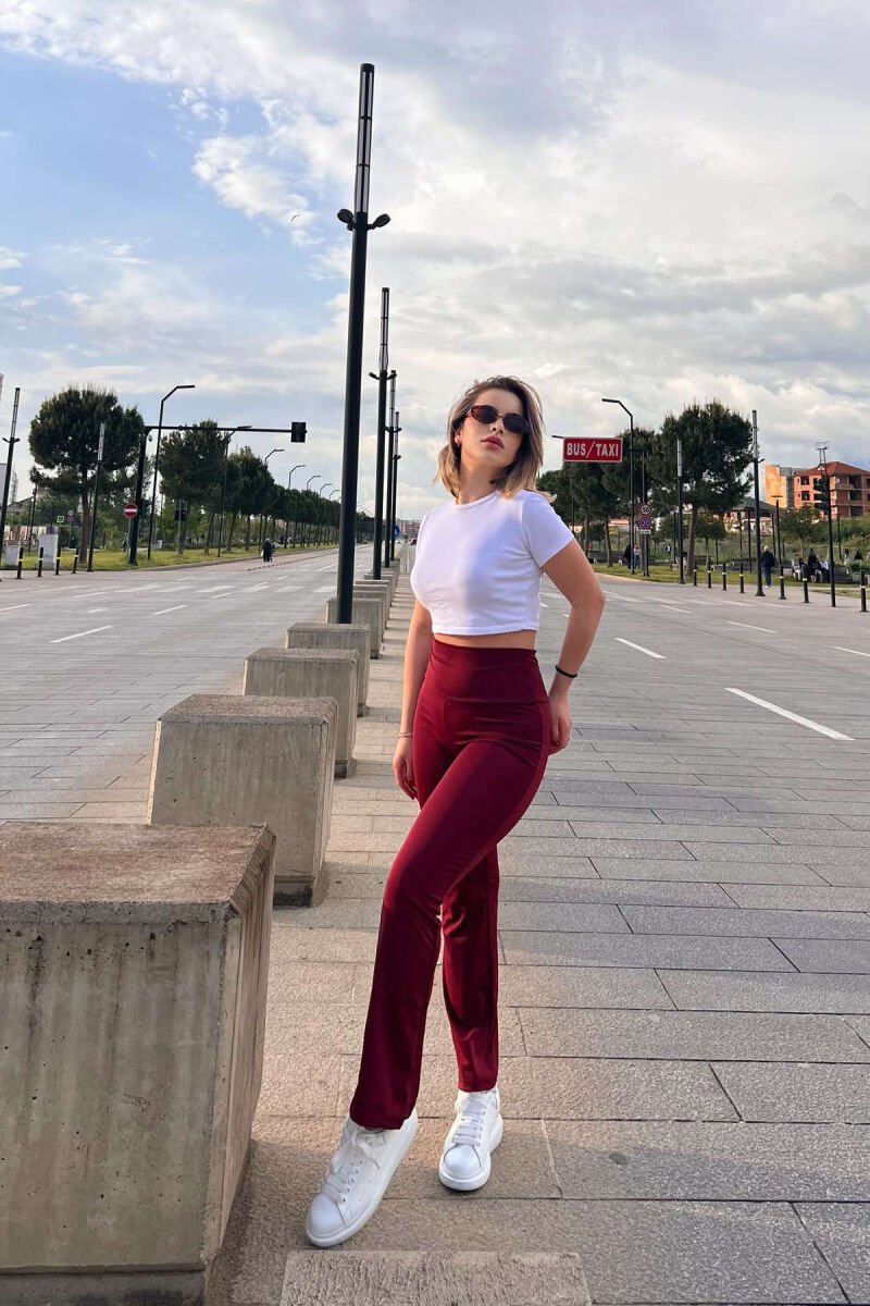 STREÇE TË THJESHTA PËR FEMRA NË NGJYRËN VISHNJË E ERRËT - 1