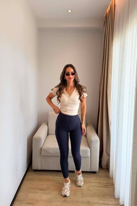 STRECE TË THJESHTA PËR FEMRA NË NGJYRËN BLU - KLAUDIO FASHION