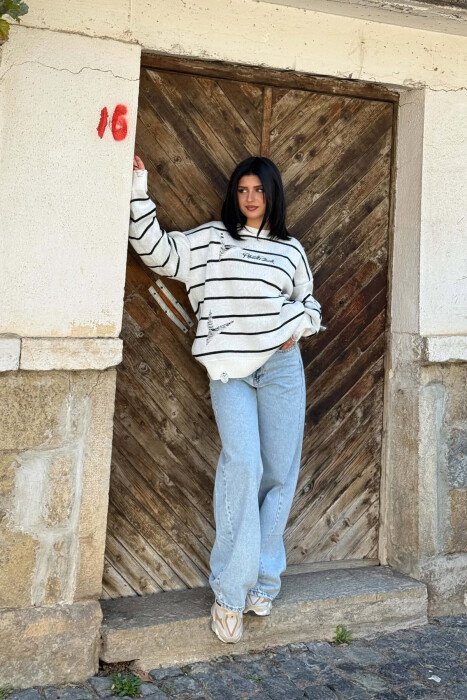 STRIPE DESIGN ROUND NECK WOMEN SWEATER WHITE-E BARDHE - 