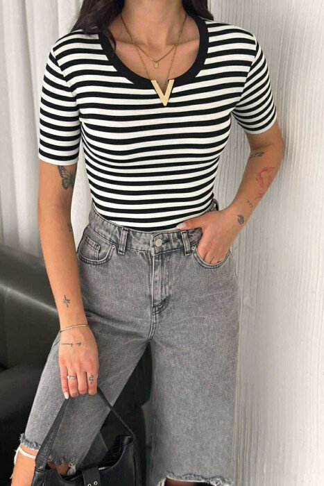 STRIPE DESIGN V GOLD DETAIL WOMEN T-SHIRT WHITE-BLACK/BAZE - 1