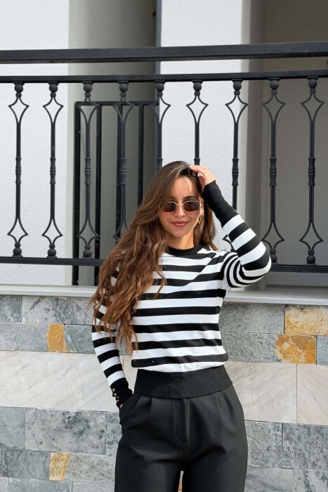 STRIPES DESIGN ROUND NECK WOMEN SWEATER BLACK-WHITE/ZB 