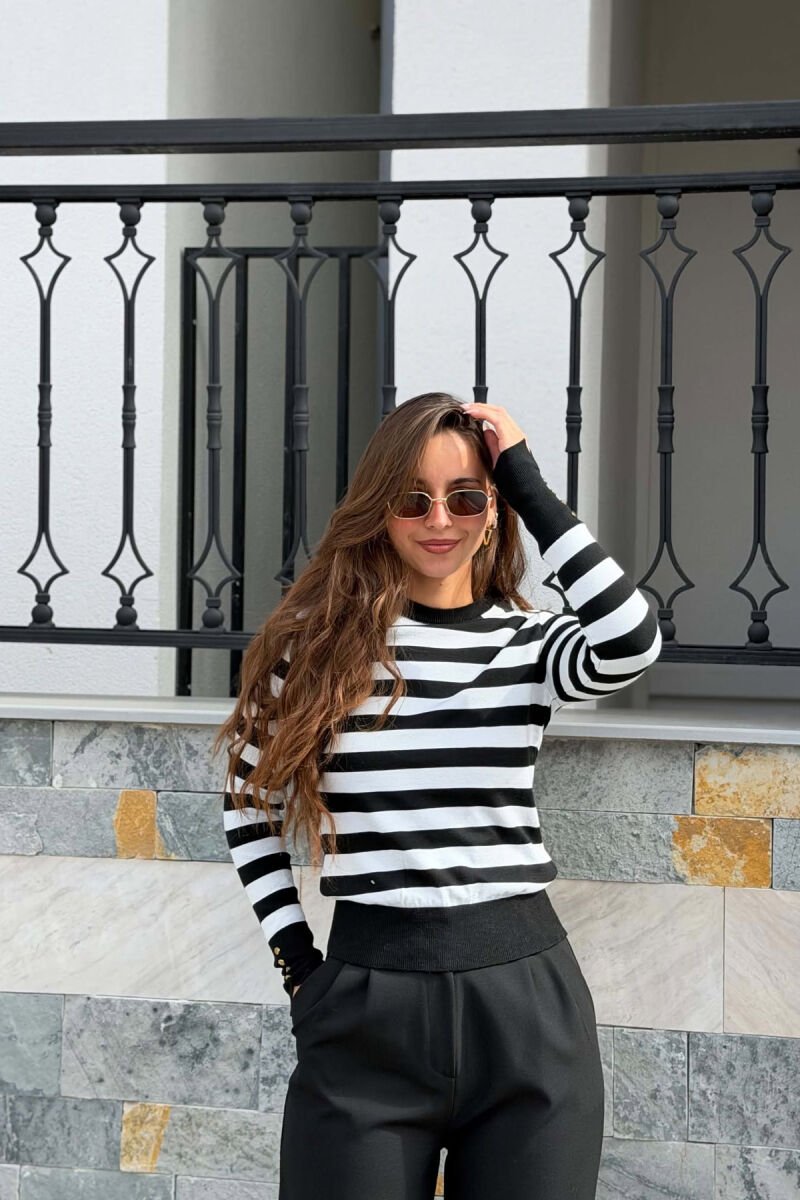 STRIPES DESIGN ROUND NECK WOMEN SWEATER BLACK-WHITE/ZB - 1