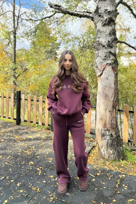 SWEATSHIRT+SWEATPANTS WRITTINGS FLUFFY WOMEN SET BURGUNDY/VISHNJE - KLAUDIO FASHION