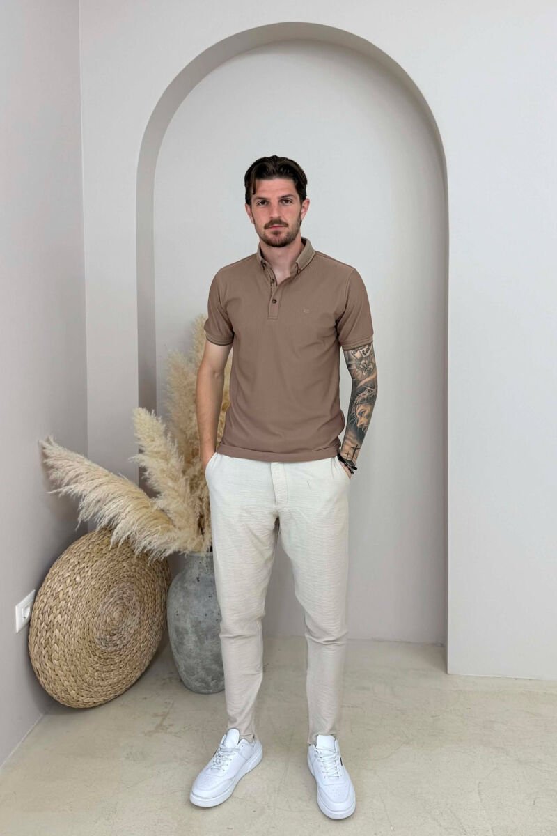 T-SHIRT I TEKSTURUAR ME JAKE POLO PER MESHKUJ NE NGJYRE KAFE - 3