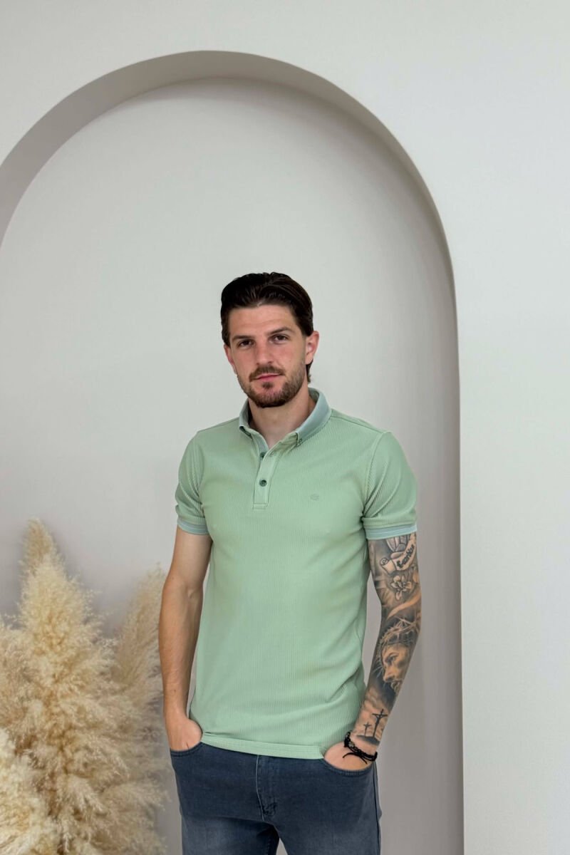 T-SHIRT I TEKSTURUAR ME JAKE POLO PER MESHKUJ NE NGJYRE MENTE - 1