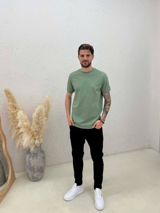 T-SHIRT I TEKSTURUAR ME JAKE TE RRUMBULLAKET PER MESHKUJ NE NGJYRE MENTE - 3
