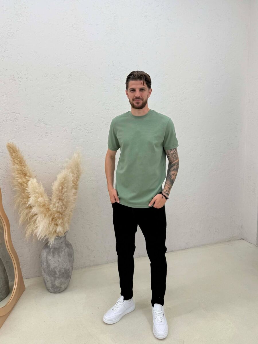 T-SHIRT I TEKSTURUAR ME JAKE TE RRUMBULLAKET PER MESHKUJ NE NGJYRE MENTE - 3