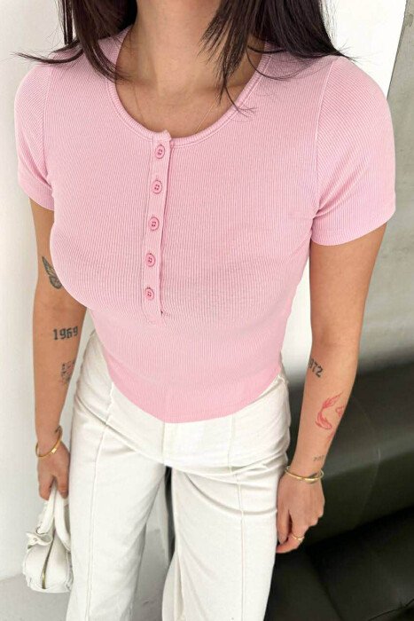 T-SHIRT I THJESHTE ME BUTONA PER FEMRA NE NGJYRE ROZE - 2