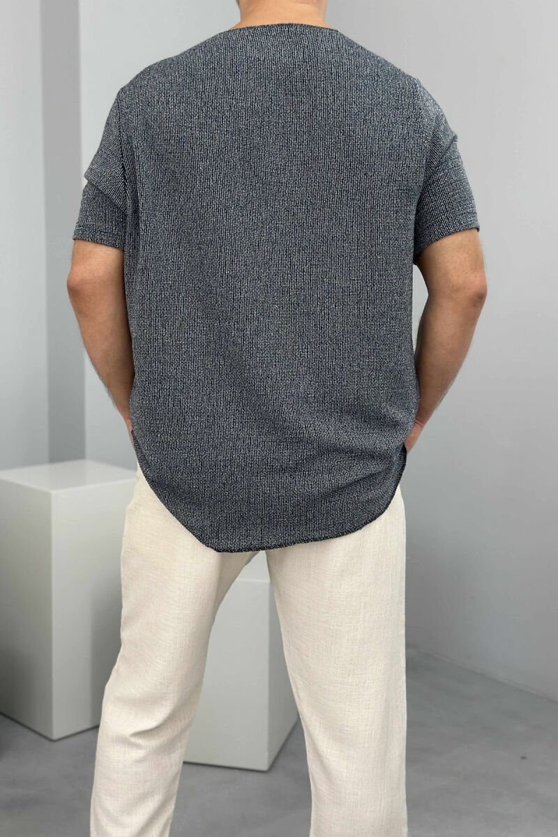 T-SHIRT I THJESHTË ME DETAJE PËR MESHKUJ NË NGJYRËN BLU E ERRËT - 3