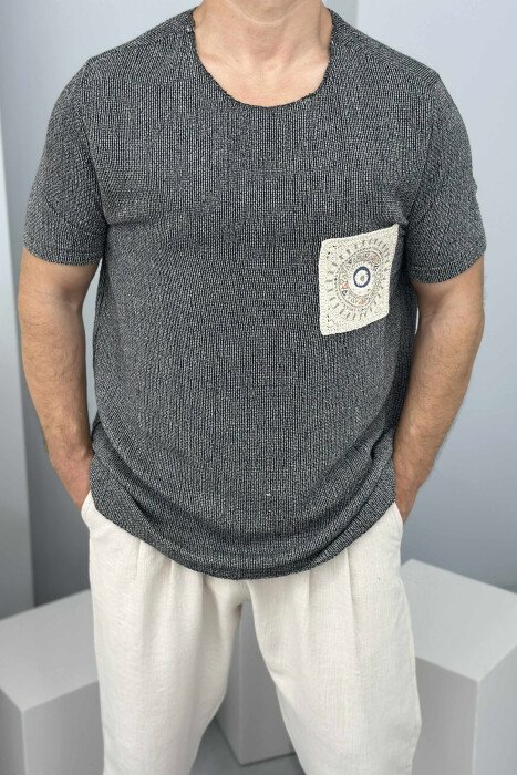 T-SHIRT I THJESHTË ME DETAJE PËR MESHKUJ NË NGJYRËN GRI E ERRËT - 4