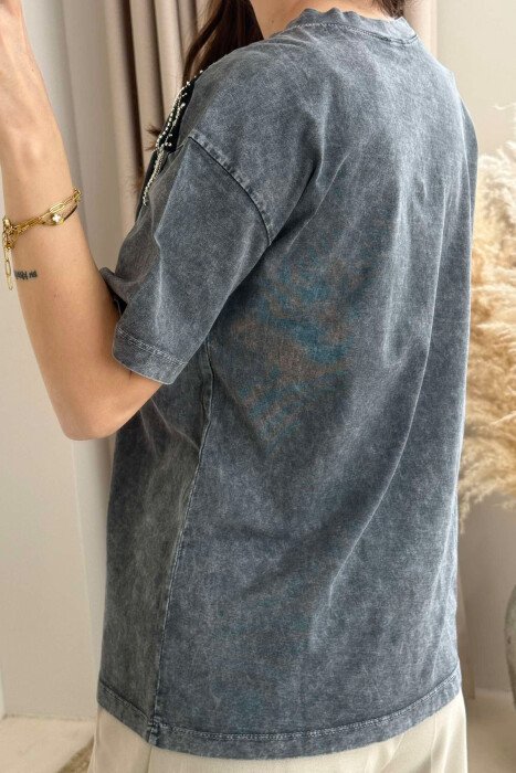 T-SHIRT I THJESHTË ME DETAJIN E GURËVE PËR FEMRA NË NGJYRËN GRI - 4