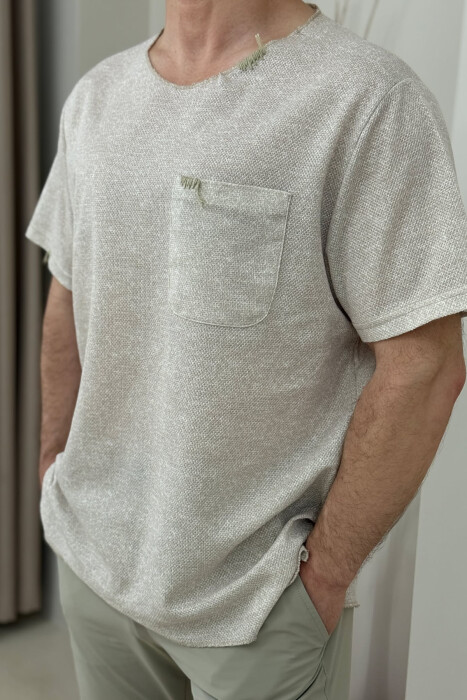 T-SHIRT I THJESHTË ME DETAJIN E XHEPIT PËR MESHKUJ NË NGJYRËN BEZHË - 3