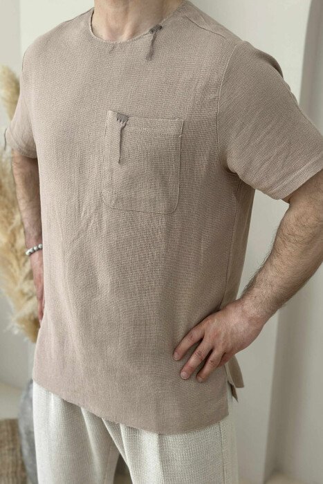 T-SHIRT I THJESHTË ME DETAJIN E XHEPIT PËR MESHKUJ NË NGJYRËN BEZHË - 4