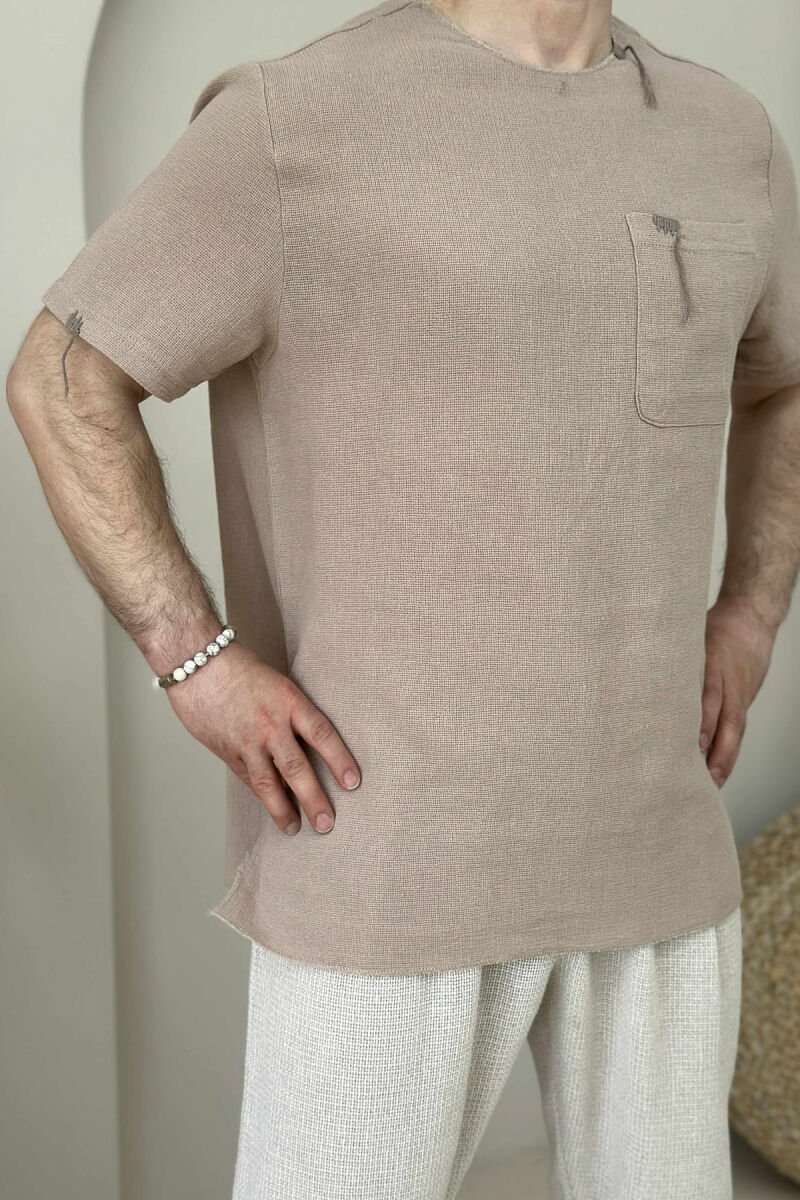 T-SHIRT I THJESHTË ME DETAJIN E XHEPIT PËR MESHKUJ NË NGJYRËN BEZHË - 6