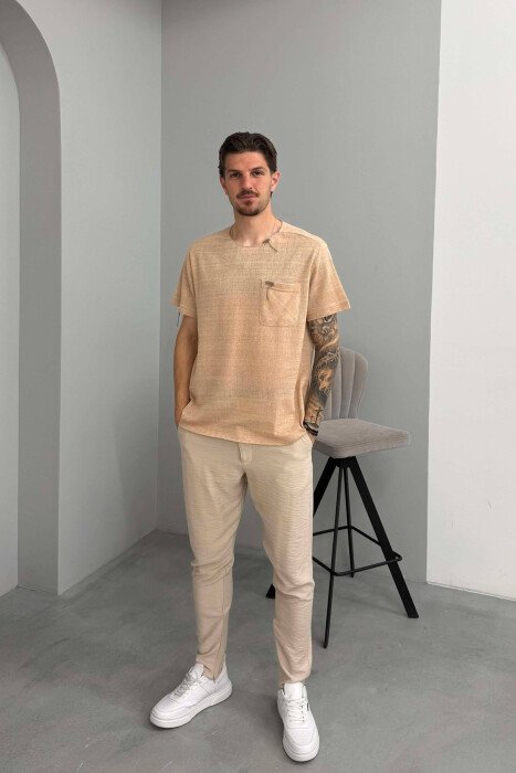 T-SHIRT I THJESHTË ME DETAJIN E XHEPIT PËR MESHKUJ NË NGJYRËN BEZHË - 3