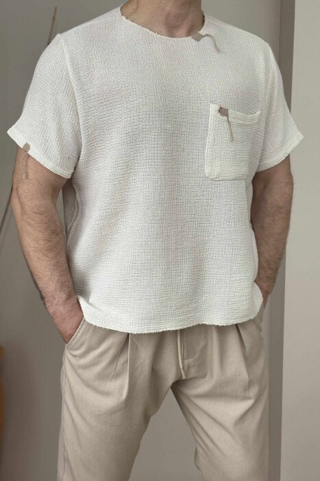 T-SHIRT I THJESHTË ME DETAJIN E XHEPIT PËR MESHKUJ NË NGJYRËN E BARDHË - KLAUDIO FASHION