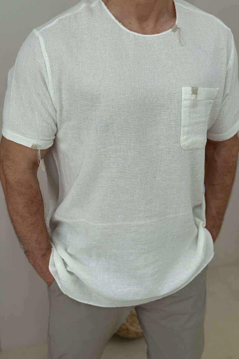 T-SHIRT I THJESHTË ME DETAJIN E XHEPIT PËR MESHKUJ NË NGJYRËN E BARDHË - 3